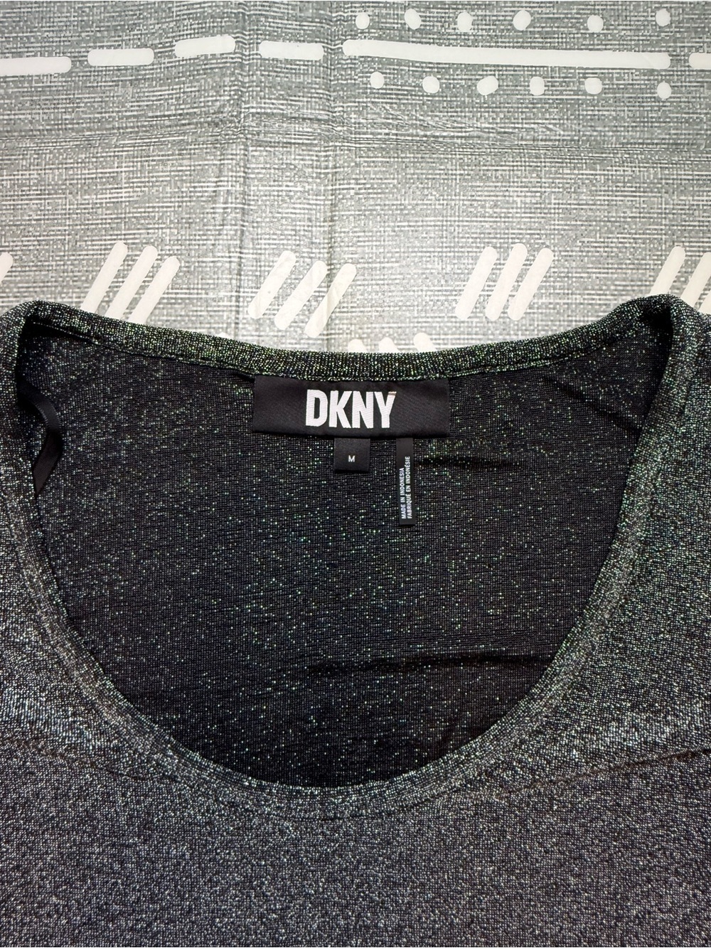 DKNY Metallic Shimmer Puff Sleeve Top - Picture 4 of 8